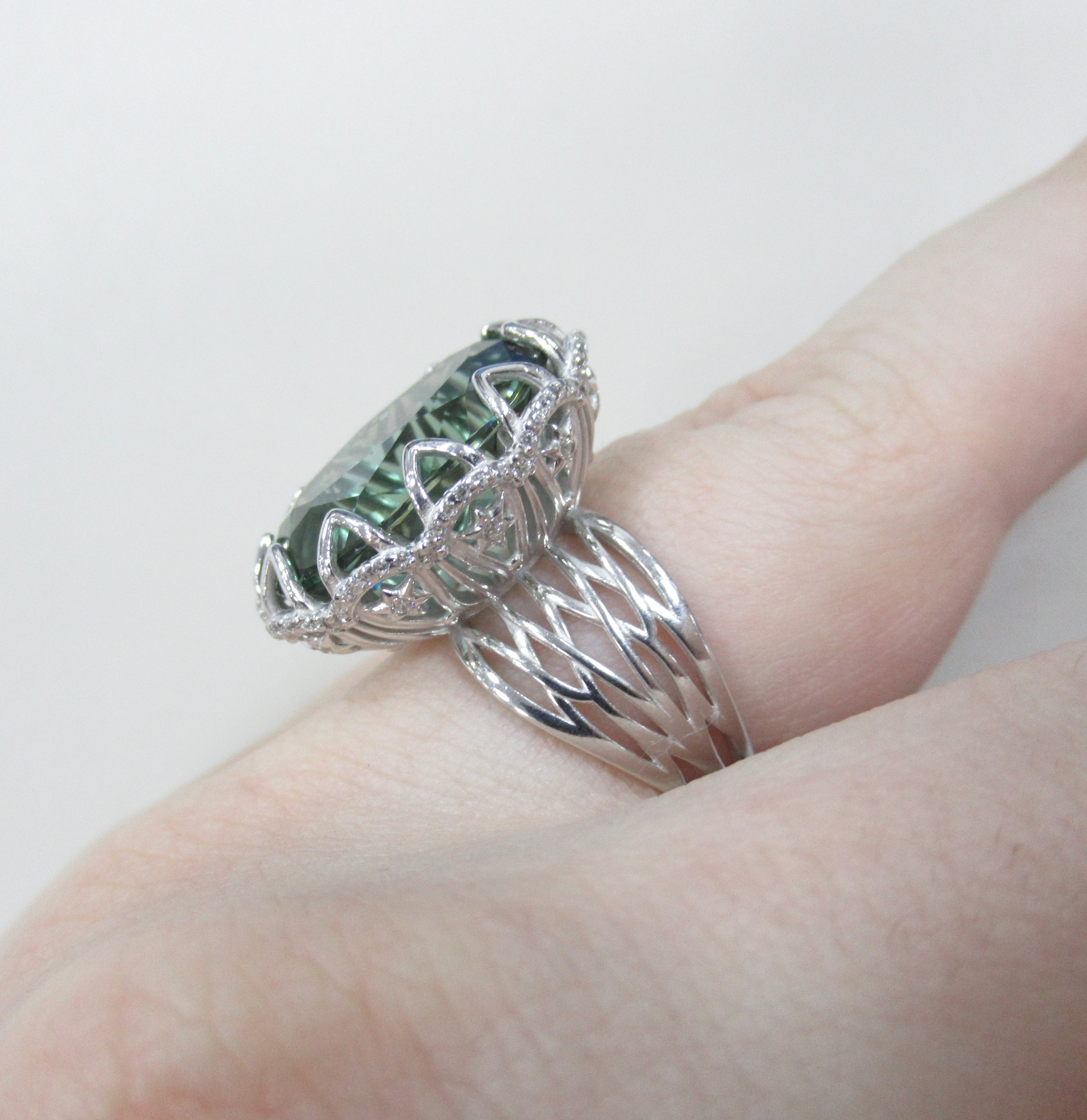 Серебряное кольцо с празиолитом